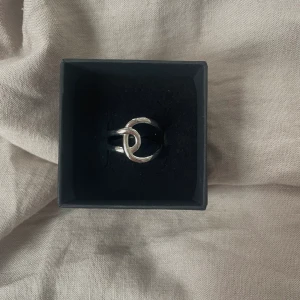 Stina ring rostfri  - Ring 304 Stainless steel💞 45kr/st, finns flera i lager ☺️ kolla gärna in mina andra annonser för fler liknande smycken och min instagram (ebnorth) där jag främst sköter försäljningen 💕💕mer info om ringarna hittar ni på hemsidan ☺️