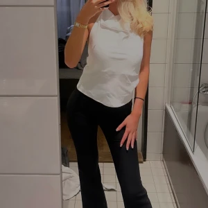 Topp - Topp från Zara i storlek 36. Använd endast en gång.