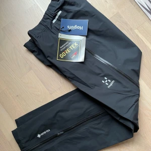Haglöfs L.I.M Pant Men Gore-Tex Strl S - S | Svart | Haglöfs | Gore-tex | Oanvänt Helt nya och oanvända skalbyxor Haglöfs L.I.M Pant Men Gore-Tex i storlek S