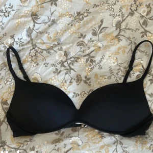 Intimissimi bh - fin intimissimi bh som inte passar mig längre, skriv om det är något du undrar :)