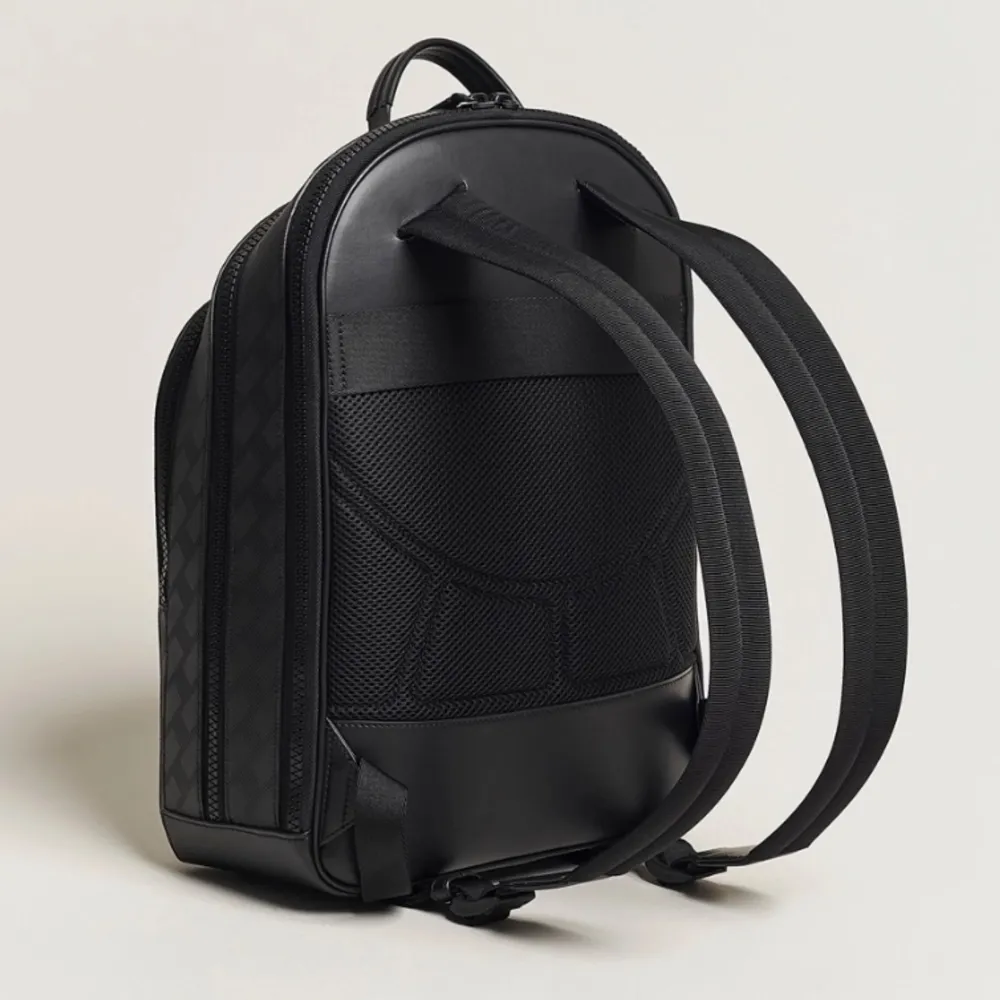 Montblanc extreme 3.0 medium backpack, Köpt för cirka 1 månad sen för 16 000kr. Väskor.