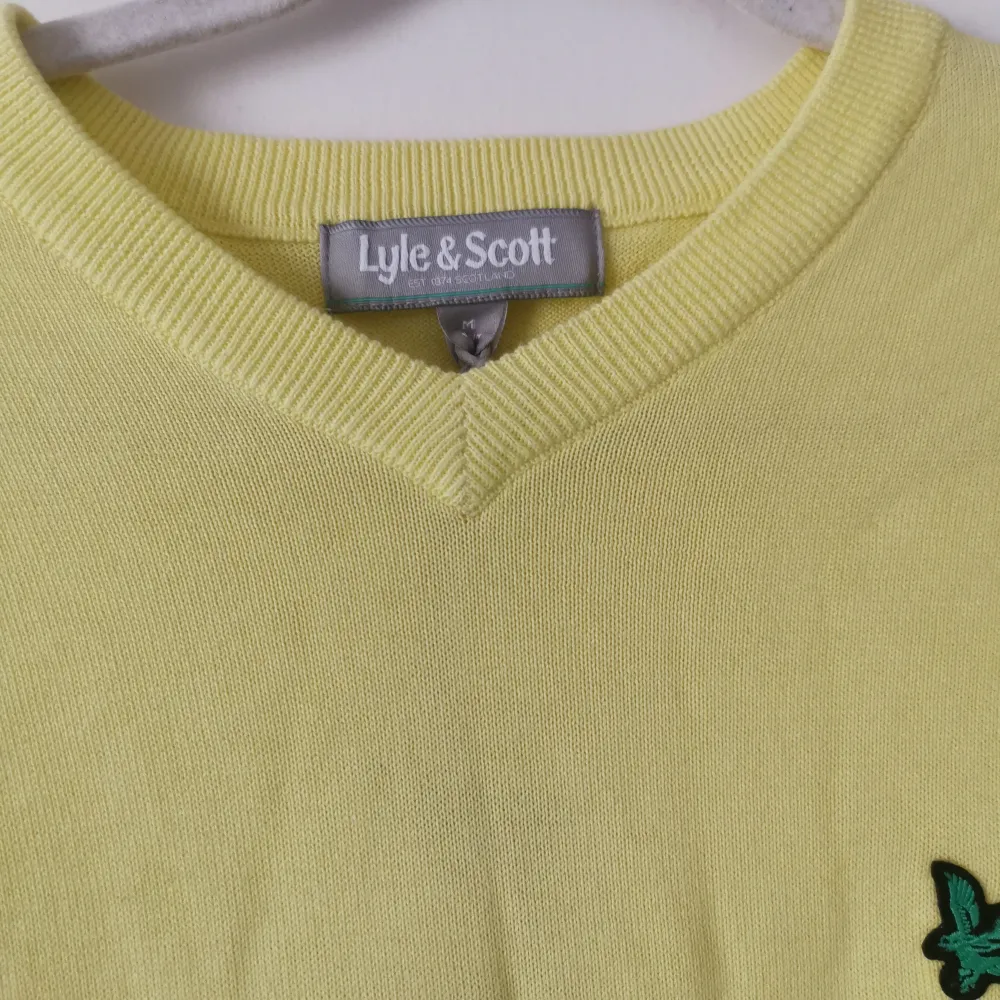 Lyle & scott ull tröja Storl M Ny med tagg  Gul Katt finns i hemmet . Tröjor & Koftor.