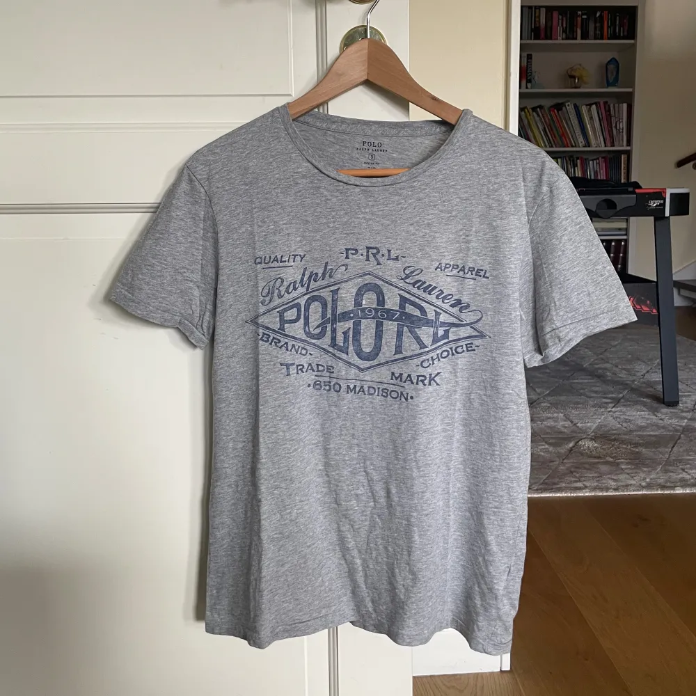 Säljer denna galet feta Ralph Lauren T-shirt | Storlek S | Inga defekter | För mer frågor eller funderingar kom pm! |Bild från @studiogepard, 180cm och 80kg. T-shirts.
