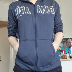 Kofta i storlek 170, från D.M.D by Denim Day - Den är i fint skick