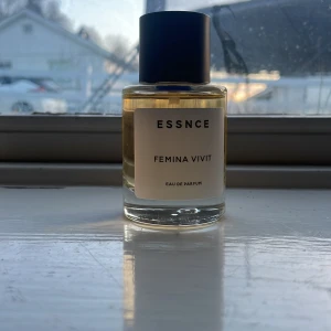 Femina vivit  - Provsprutad 3 gånger. Otroligt fin doft. 