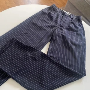 Kostymbyxor  - Randiga kostymbyxor!