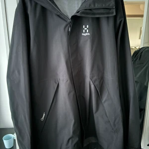 Haglöfs jacka - Används inte, där av varför den säljs! Näst in till ny!!! 