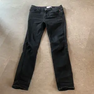 Säljer min philipp plein jeans för dom är lite för stora. 10/10 skick och storlek 164/junior. Pris kan diskuteras.