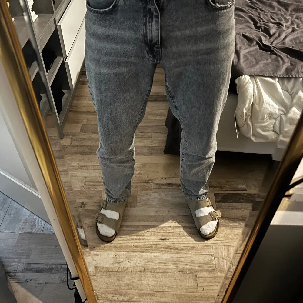 Gråa woodbird jeans i storlek 30/32. Nypris 900kr. Jättefint skick då jag endast använt dem ett fåtal gånger. Jeans & Byxor.