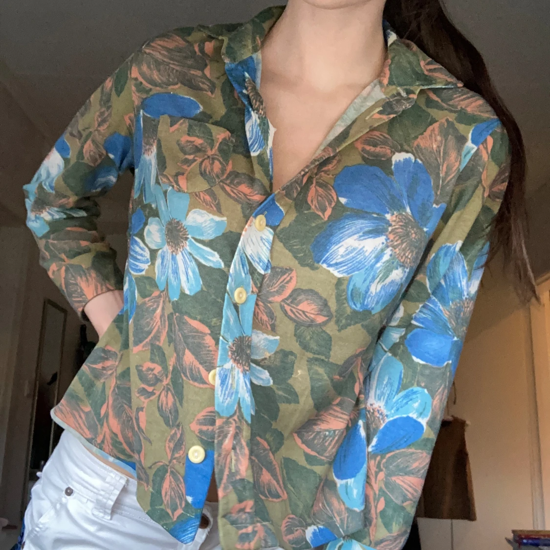 Blommig skjorta