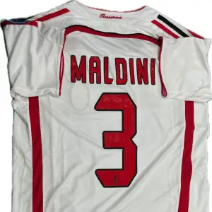 Ac Milan 06-07 Maldini 3 storlek M, reprint! Hör gärna av dig vid frågor! 