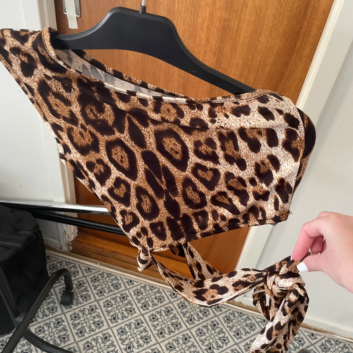 One shoulder leopard croptop