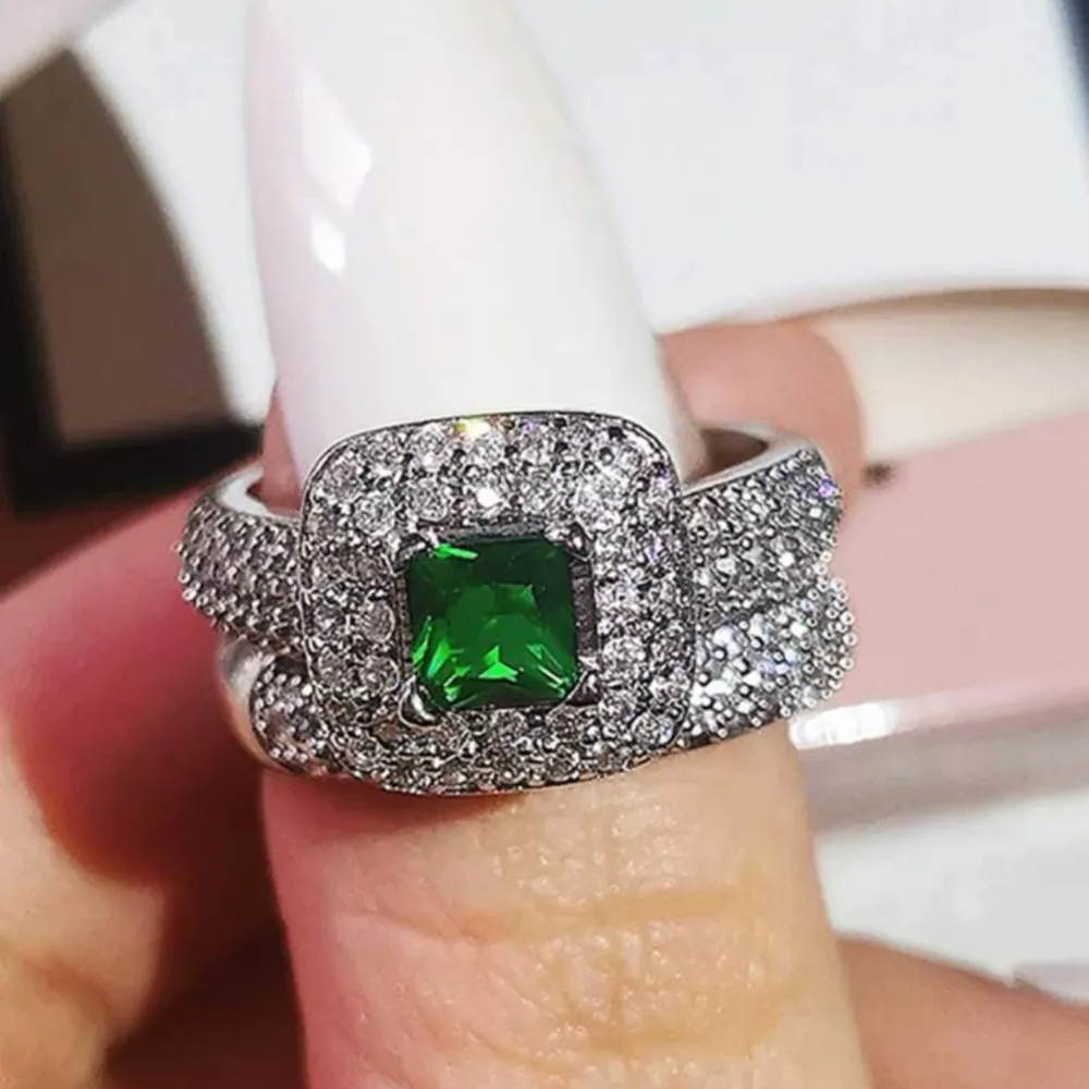 Very beautiful zircon stone 2 piece ring set available . Accessoarer.