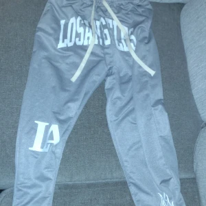 LA byxor riktigt snygga och nya  - LA byxor billiga nya och fina, köp nu