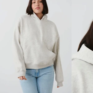 Gina tricot hoodie  - Jag säljer en grå hoodie från gina tricot eftersom den inte passar mig, hoodin är i jättebra skick! 💗 Den är i storlek XS, Kontakta mig först om du har några andra frågor eller om du vill köpa den!💗 kan också sänka priset om du vill, men max 140kr!💕