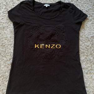 Svart Kenzo tröja som är använd fåtal gånger. 