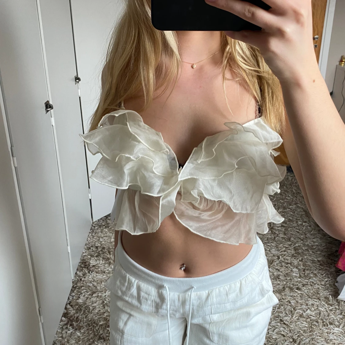 Blus med volanger  - 90