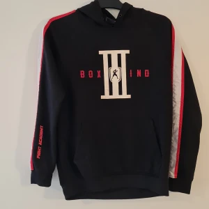 New Yorker Hoodie - New yorker boxning hoodie. Väl använd, snöret i huvan saknas. Storlek: XS