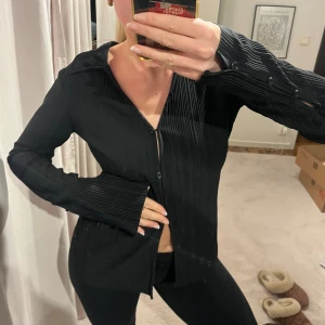 Blus Gina tricot - Blus från Gina tricot med knappar 