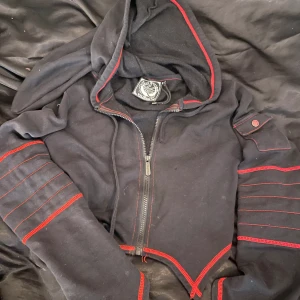 As cool tröja - Jätte snygg och cool tröja från killstar, jätte bra skick och har en häxluva 🫶🏻