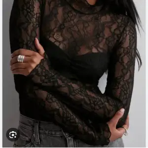 Säljer min ”Gorgeous Lace Top” från Nelly. Helt oanvänt lappen sitter kvar. Köpt för 399:-