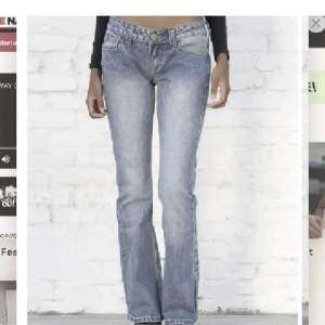 säljer dessa snygga lågmidjade jeans från brandy💕