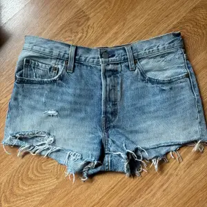 Jeans shorts från levis, fint skick😊