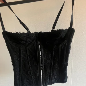 Korsett från shein - Korsett aldrig använd. Hade sagt för någon med bröst