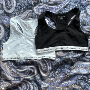 Calvin Klein toppar barn  - Säljer dessa Calvin Klein topparna aldrig använda jätte fina från barn 12-14 år helt nya💓💓