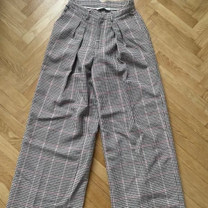 Carin Wester kostymbyxor  - Carin Wester kostymbyxor i mycket gott skick, endast använda ett fåtal gånger. Nypris cirka 700kr 