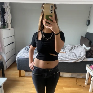 Topp - Snygg festtopp, säljer då den är för liten! Aldrig använd bara testat, skriv vid fler frågor💕