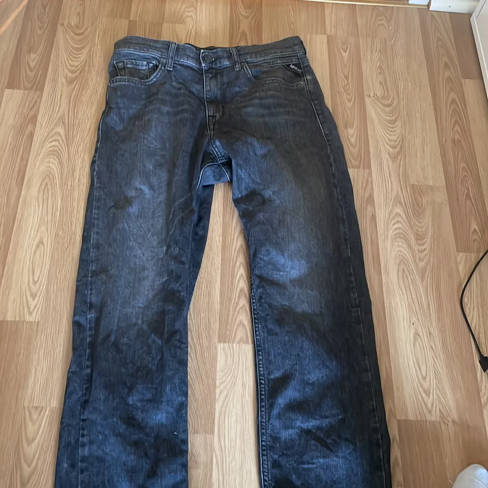 Säljer nu ett par fetts replay byxor som aldrig kom till användning . Jeans & Byxor.