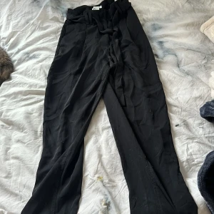 H&M kostymbyxor - Säljer dessa kostymbyxor från H&M då de är för korta på mig, jag är 167! 