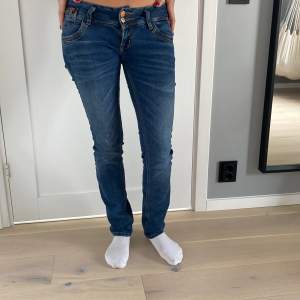 Säljer LTB ”Jonquil” mid rise slim straight  Storlek W 25 L 32  Nyskick 