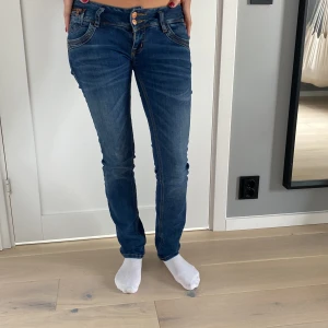 Ltb jeans - Säljer LTB ”Jonquil” mid rise slim straight  Storlek W 25 L 32  Nyskick 