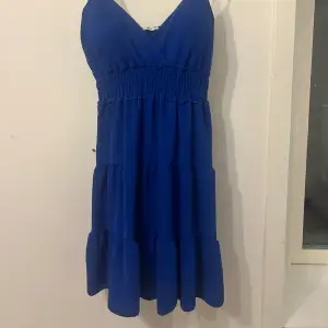 Marinblå klänning st S (STÅR INTE FÖR FRAKT)