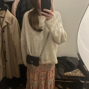 Zadig väska nano - Säljer min Zadig väska som jag inte har någon användning av, ser helt ny ut och inga defekter. Haft den relativt länge men har använt den få gånger. Pris kan diskuteras