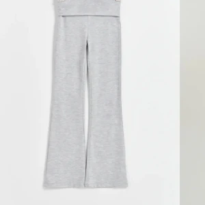 Yoga pants - Säljer dessa ljusgrå yoga pants, för fler frågor kontakta mig🤍