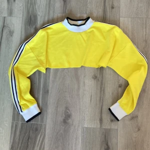 Croppad tröja  - Bra skick, 