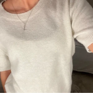 Stickad topp - Jättefin stickad topp som är helt ny!!