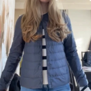 Jacka från uniqlo  - Bra skick, endast använd ett fåtal gånger ☺️