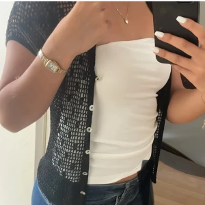 Jättefin kofta  - Vart kofta med ”hål”❤️ perfekt till våren eller sommaren🥰 den har ett hål som är större än dom andra därav priset men det är inget man märker av❤️