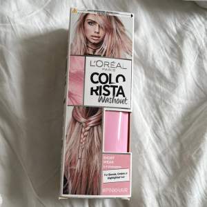 Rosa hårfärg, andvänd en gång tidigare💗  Plasthanskar och institutioner följer med💗 Säljer pga 16+ på produkten 