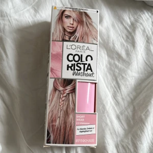 Hårfärg rosa - Rosa hårfärg, andvänd en gång tidigare💗  Plasthanskar och institutioner följer med💗 Säljer pga 16+ på produkten 