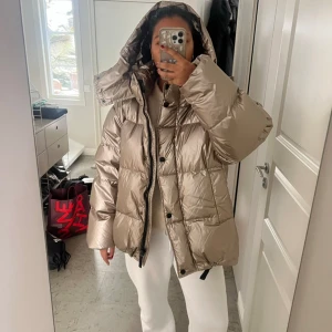 Intressekoll på min fina Max mara jacka - Lite avskavt på några ställen men inget man tänker på annars så fin och varm💘