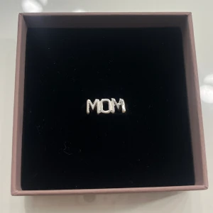 Mom ring - Sötaste ringen, säljs då den inte används längre💘 Hör gärna av dig om du har frågor💘