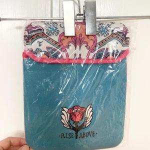 Ipad fodral ODD MOLLY oanvänt - Helt nytt i sin plastpåse