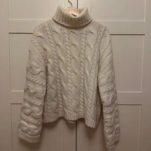 Tröja - Stickad tröja från BikBok, använd fåtal gånger. 