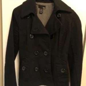 Jacka hm strl 34  - Svart jacka H&M  Strl 34  Fint skick 