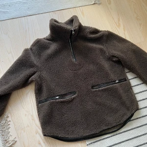 Pile kofta - Pile kofta från Arket strl M. Använt skick, men fin fortfarande 😊